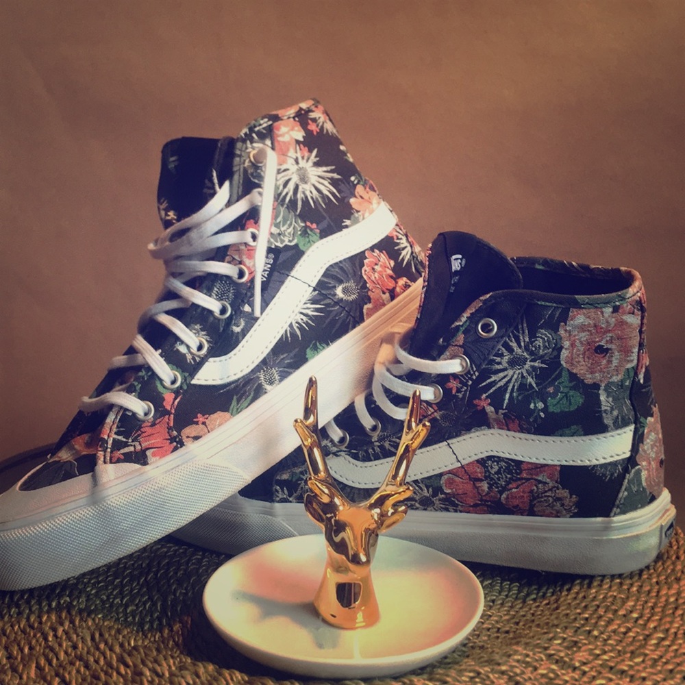 🥀BRAND NEW! Vans Floral High Tops!